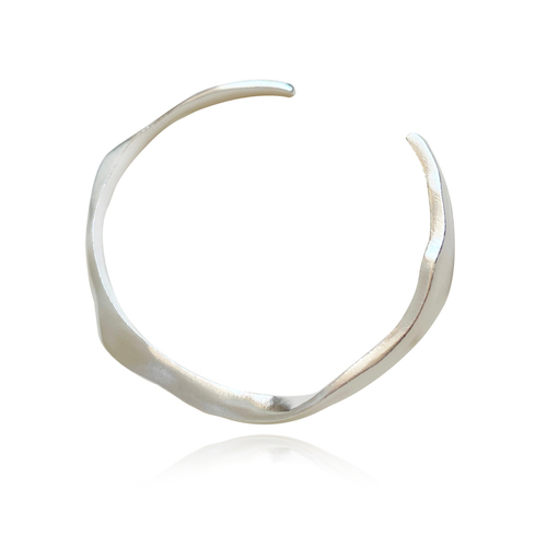 Culturesse Solstice Artisan Solid Wavy Bangle (Silver)