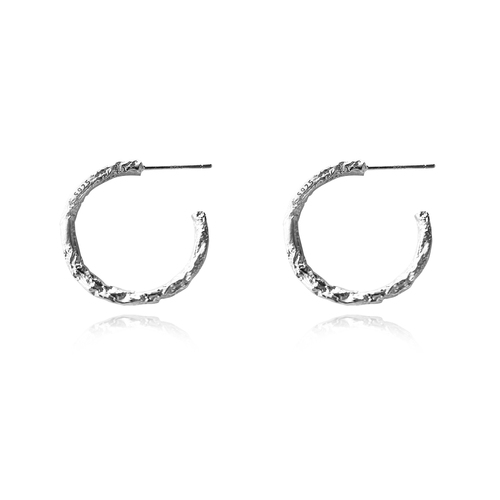 Culturesse Avery Artsy Textured Hoop Earrings (Silver)