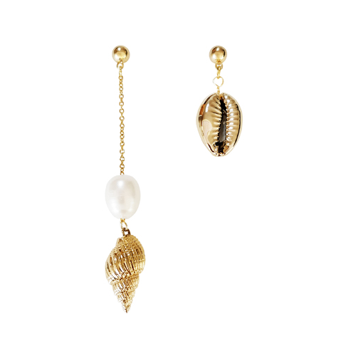 Culturesse Svea Mismatching Shell Drop Earrings 