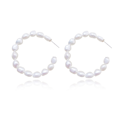 Culturesse Regina Oversized Frehswater Pearl Hoop Earrings