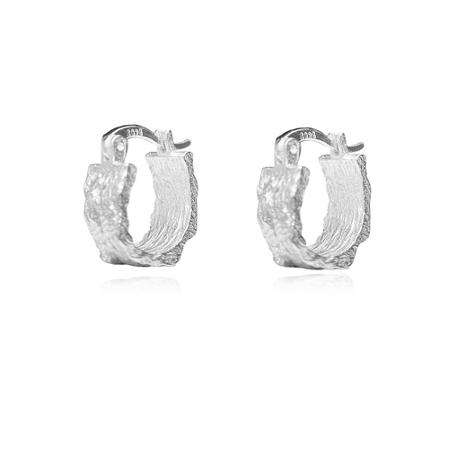 Culturesse Olli Textured Sculpture Huggie Earrings (Silver)