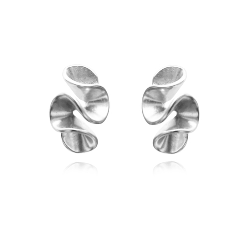 Culturesse Fauve Artisan Sculptural Ruffle Earrings (Silver)