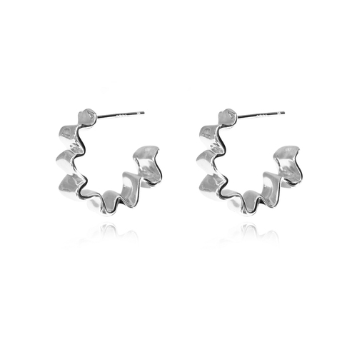 Culturesse Avani Art Deco Wavy Hoop Earrrings (Silver)