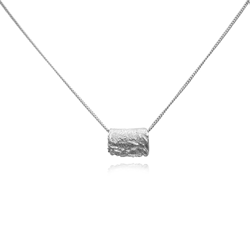 Culturesse Louca Sculptural Fold Pendant Necklace (Silver)