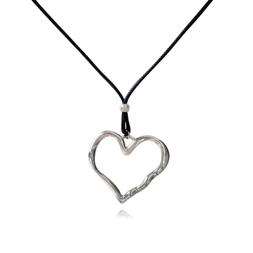 Culturesse Mason Sculptured Heart Pendant Necklace (Silver)